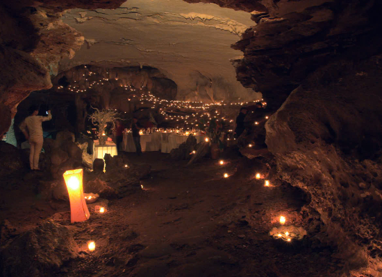 동굴 속 갈라 디너