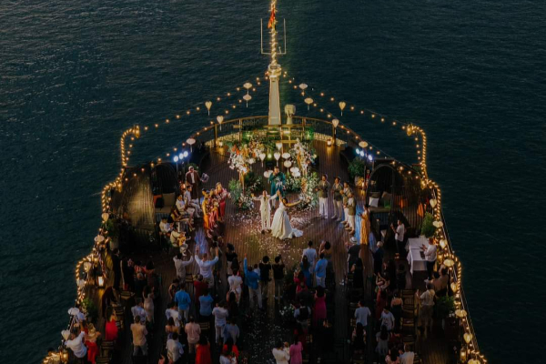 로열 웨딩 크루즈 | 60–110명 규모